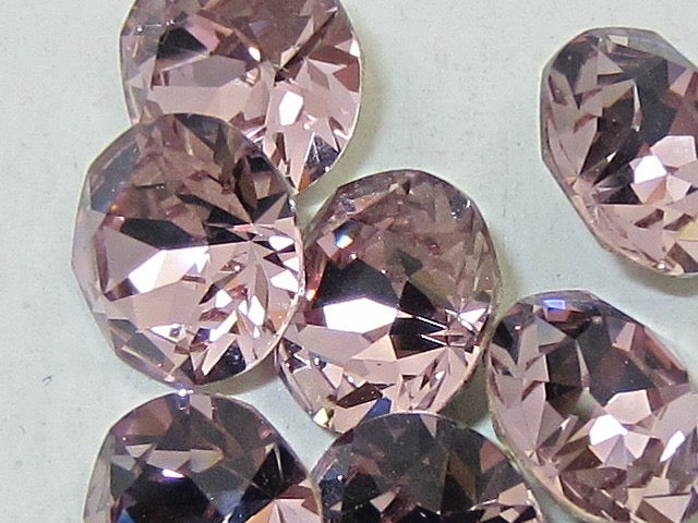 1gr 14pp LT. AMETHYST FOILED POINTED BACK European Rhinestones