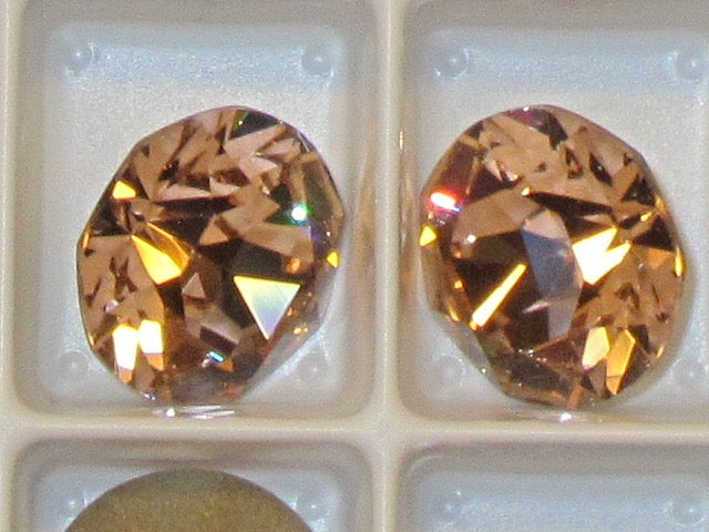 12pcs. 39ss VINTAGE ROSE FOILED POINTED BACK European Rhinestones