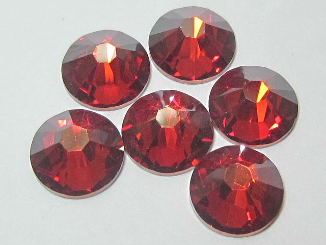 30ss RED MAGMA HOT FIX European Rhinestones 18pcs.
